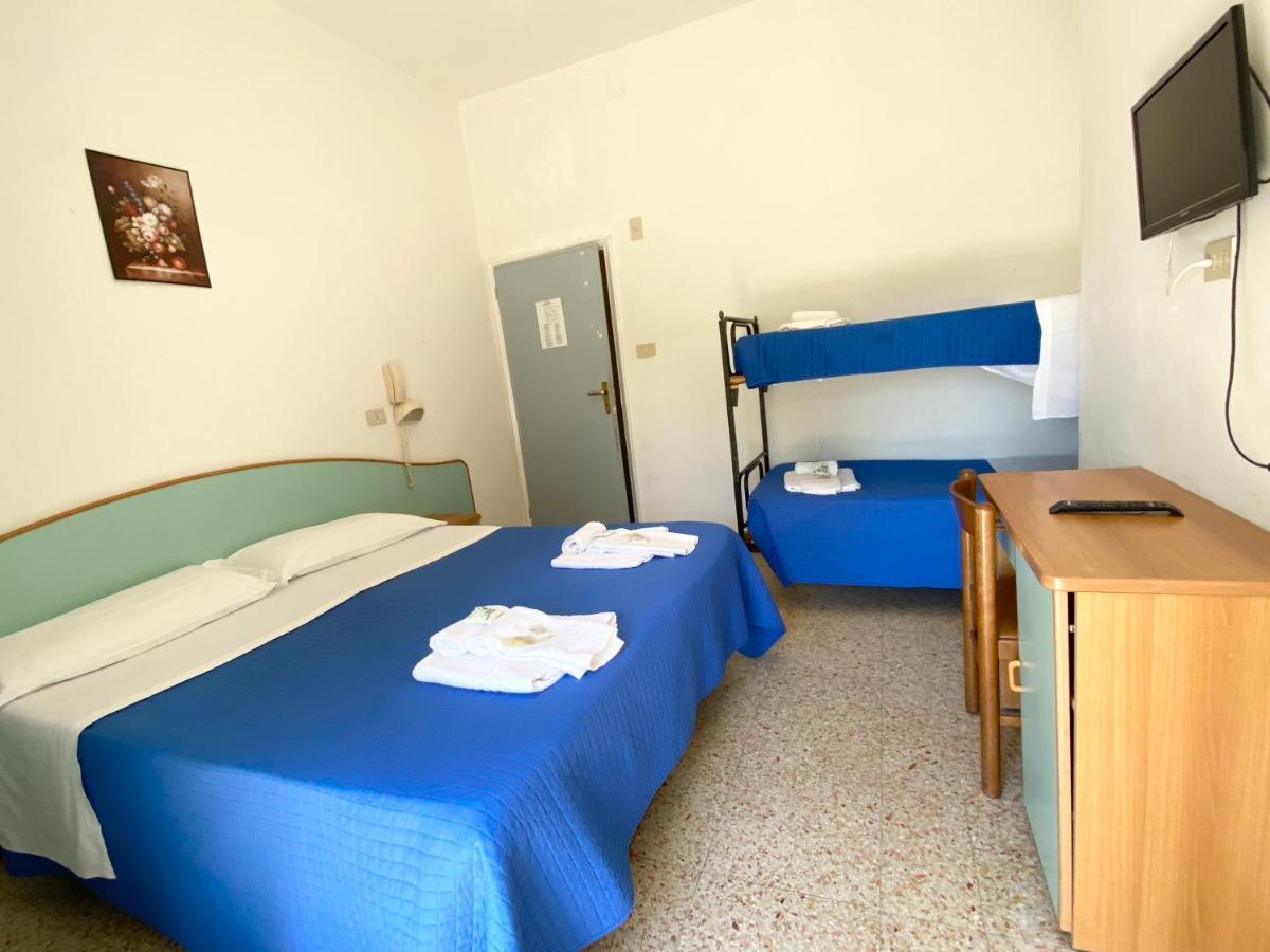 Hotel Luna Rossa Rimini Exterior photo
